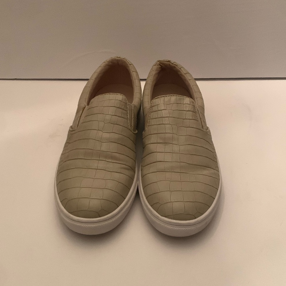 Steve Madden tan loafers